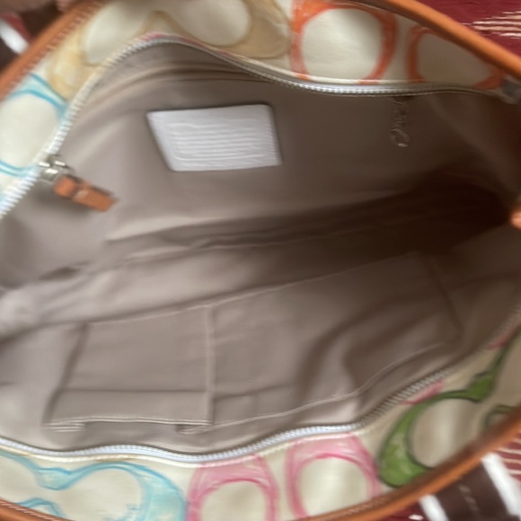 Coach - Picture 4 of 7